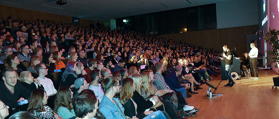 Der Science Slam 2024 findet im größten Hörsaal der Universität Würzburg statt.