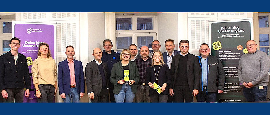 Akteurinnen und Akteure des Gründungs-Verbunds. Erste Reihe von links: Daniel Salzinger (TGZ), Dr. Jennifer Gehring (IGZ), Dirk Jung (TGZ und IGZ), Benedikt Stegmayer (Stadt Würzburg), Anja Güll (Starthouse Spessart), Sabine Foster-Jackson (Stadt Würzburg), Dr. Lukas Kagerbauer (IHK), Peter Urbansky (HWK), Bernd Hergenröther (GSN)
Zweite Reihe von links: Dr. Christian Andersen (ZDI Mainfranken), Dr. Matthias Wagner (RSG), Dr. Gerhard Frank (IGZ), Ludwig Paul (HWK), Prof. Matthias Bode (Uni Würzburg).