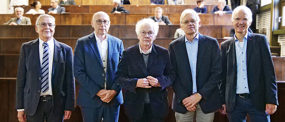 Geballte Wissenschaft im Röntgen-Hörsaal (v.l.): Manfred Schartl, Stefan W. Hell, Christiane Nüsslein-Volhard, Peter Hegemann und Manfred Gessler.