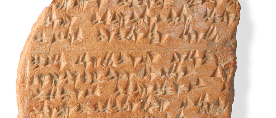 Bruchstück eines hethitischen Keilschrifttextes, gefunden während der Ausgrabungskampagne 2020 in der Hethiterhauptsadt Hattusa. Die Digitalisierung solcher alten Texte macht nun einen weiteren Schritt.