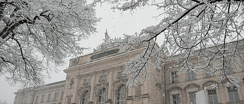 Uni am Sanderring im Schneetreiben. Foto Robert Emmerich