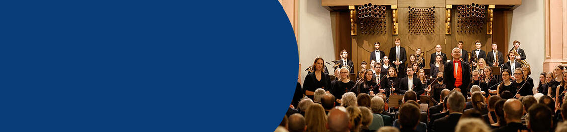 Semesterabschlusskonzert Das Akademische Orchester der Universität Würzburg mit seinem Leiter Markus Popp.
