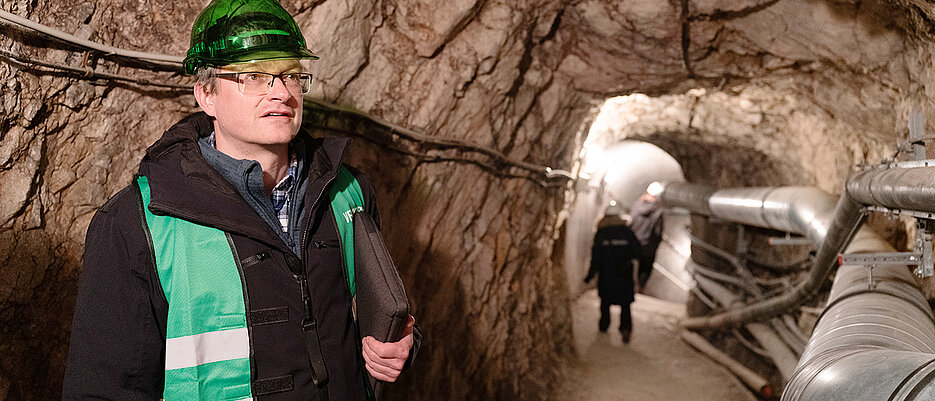 Andreas Nüchter im Permafrosttunnel knapp unterhalb des Zugspitzgipfels.