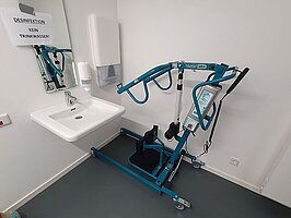 Toilette mit Patientenlifter