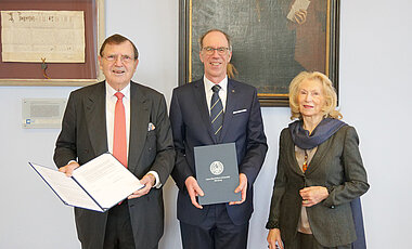 Inge und Baldwin Knauf wollen mit dem Förderpreis den Nachwuchs in der Wissenschaft unterstützen.. 