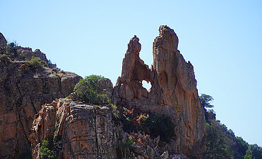 Das berühmte Tafoni-Herz in den Calanques de Piana. Foto                             