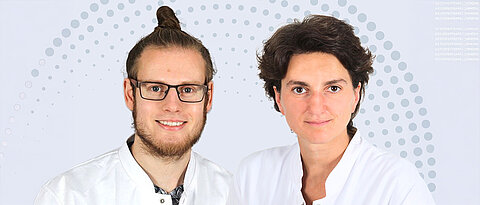 Nurcan Üçeyler (re.) und Christoph Erbacher (li.) von der Neurologischen Klinik des Uniklinikums Würzburg (UKW) haben ihre neuesten Forschungsergebnisse zum Fibromyalgie-Syndrom (FMS) in der Fachzeitschrift Pain veröffentlicht.