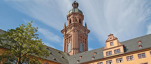 Im Horsaal II der Alten Universität findet der Vortrag statt.